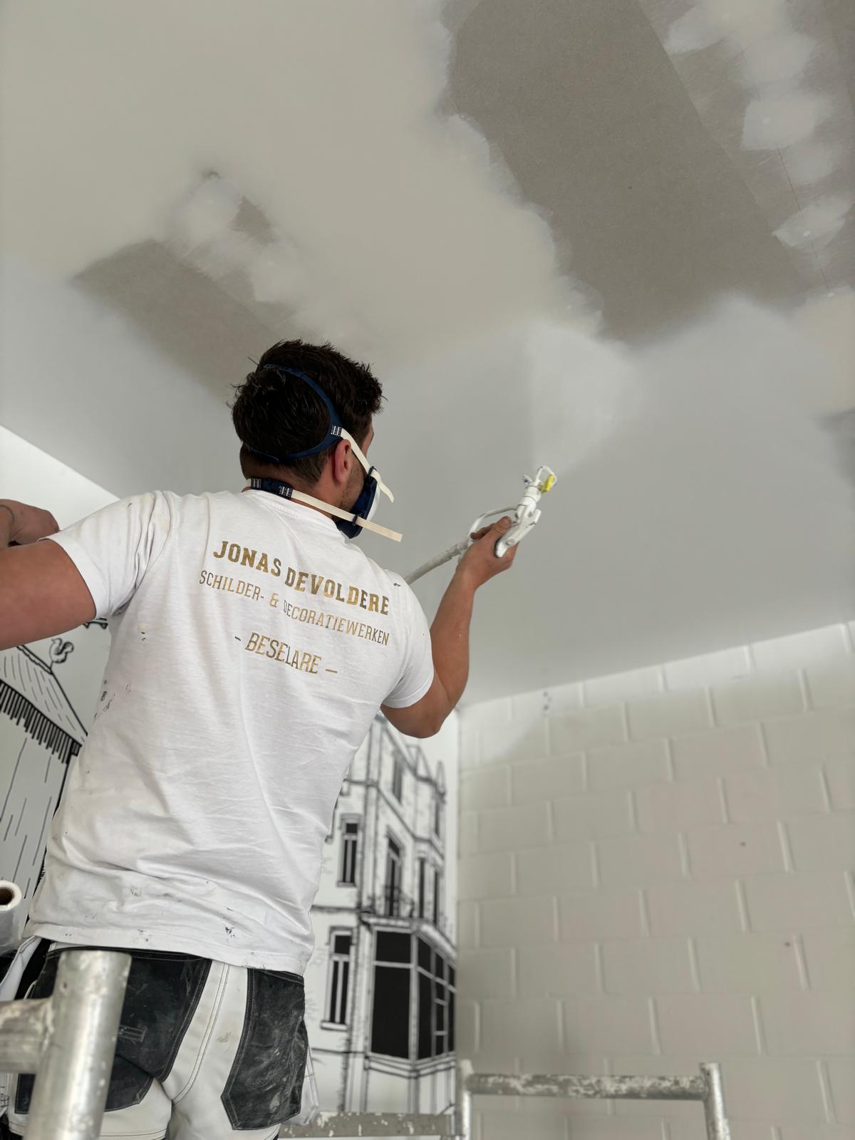 spuitplamuur op plafond aanbrengen